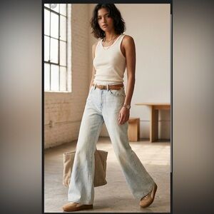 Princess Polly High-Waisted Wide Leg Flare Jeans - Light Wash - Size 8